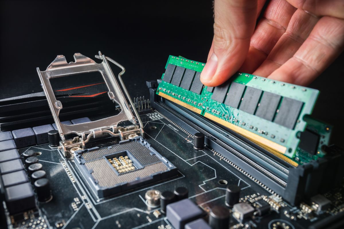 En Japón, la memoria RAM DDR5 y DDR4 ya vale casi la mitad que en España