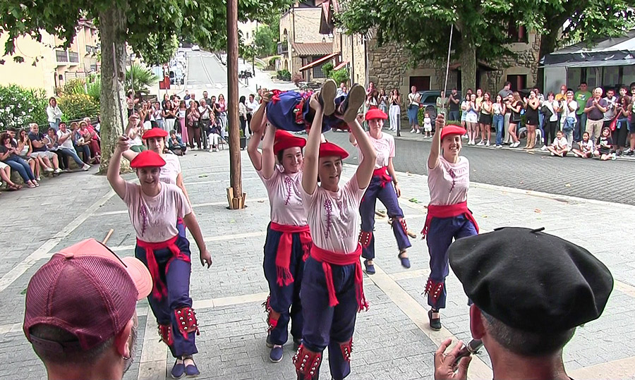 Garai, Asto Trail, donien atxa