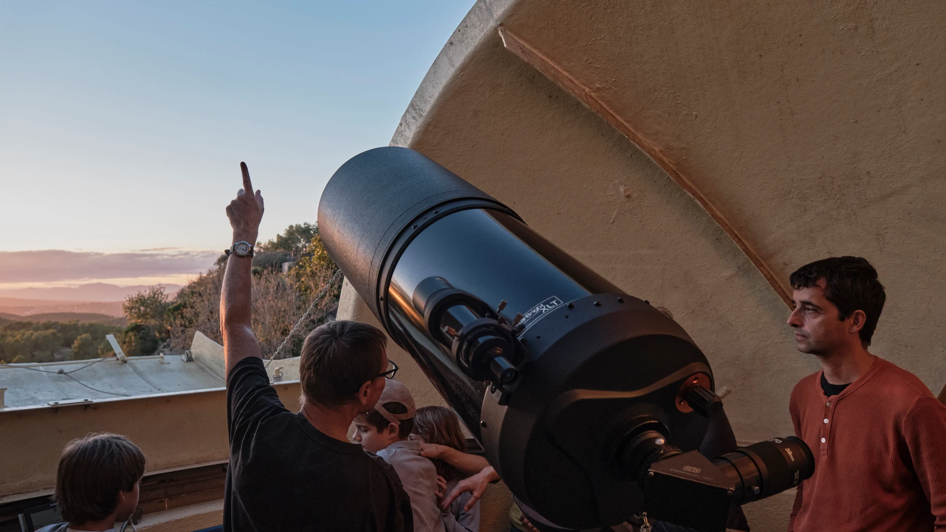 Eclipse solar total 2026 en España: última hora, dónde verlo, horarios y consejos