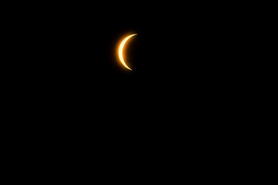 Siguen las cien horas de oscuridad: El eclipse de Sol que ilumina la ciencia y la curiosidad en España