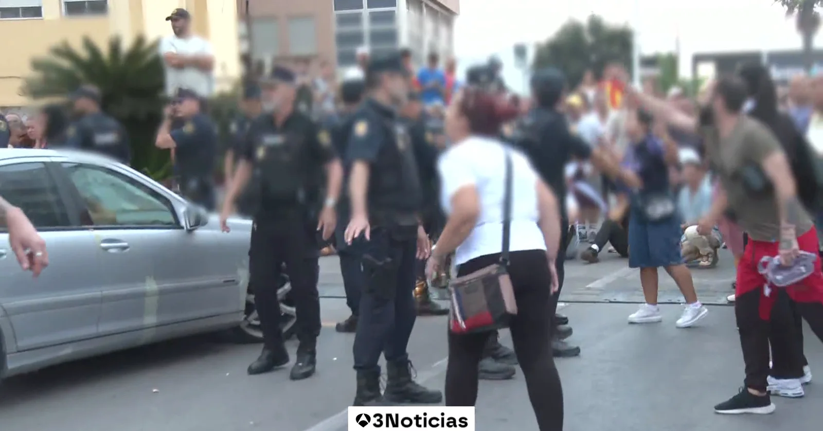 Ceuta, en el Epicentro de la Tensión: Un Domingo de Protestas y Altercados que Refleja la Fractura Social